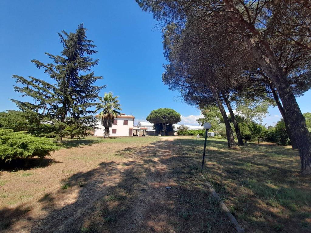 Villa a Aprilia in Via Valtellina, 51 - Foto 2