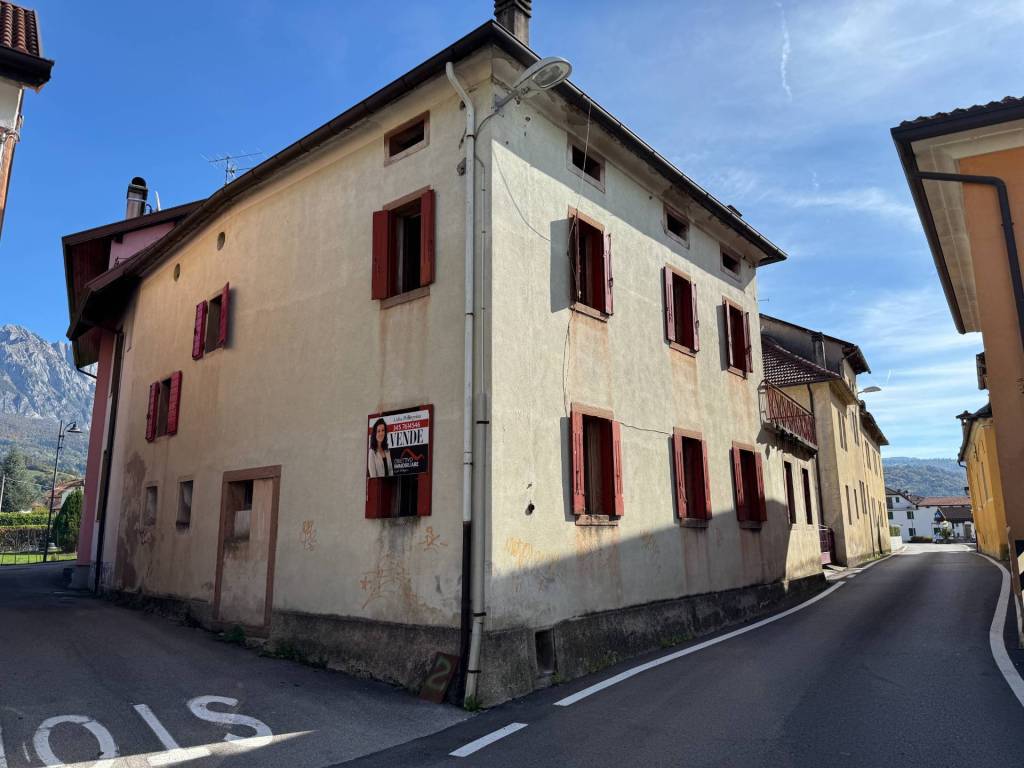 Casa indipendente a Alpago in VIA BENEDETTO BATTISTEL, 17 - Foto 3