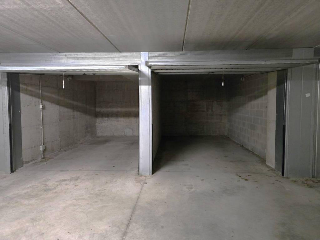 Box / garage a Desenzano del garda in Lungolago Cesare Battisti, 59 - Foto 3
