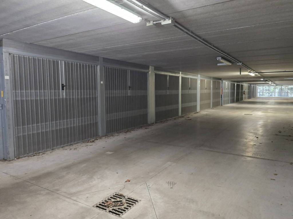 Box / garage a Desenzano del garda in Lungolago Cesare Battisti, 59 - Foto 5