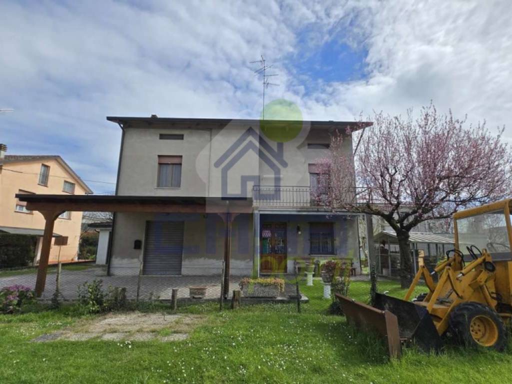Casa indipendente a Guastalla in Via Viazzolo Lungo 30 - Foto 2