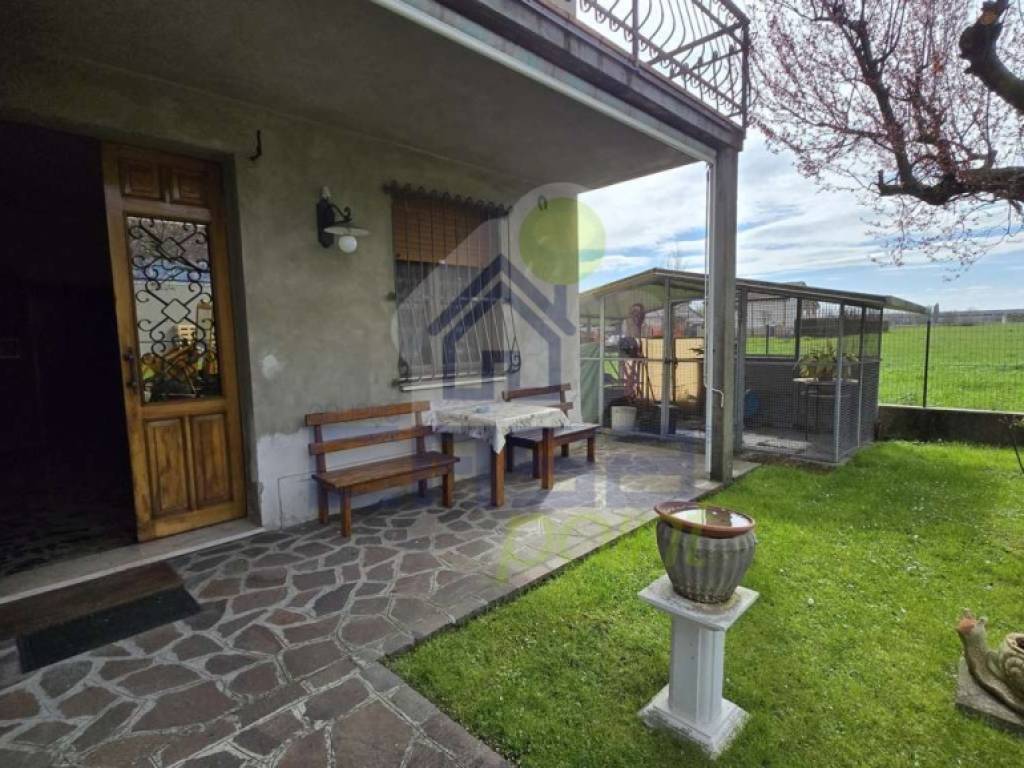 Casa indipendente a Guastalla in Via Viazzolo Lungo 30 - Foto 4