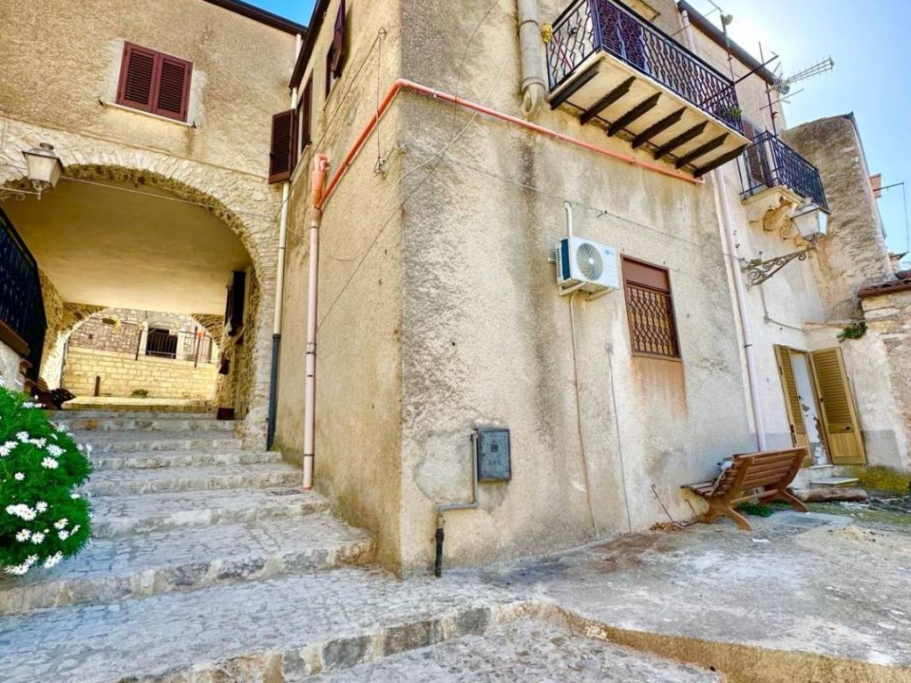Casa indipendente a Palazzo adriano in Via San Nicolò, 1 - Foto 2