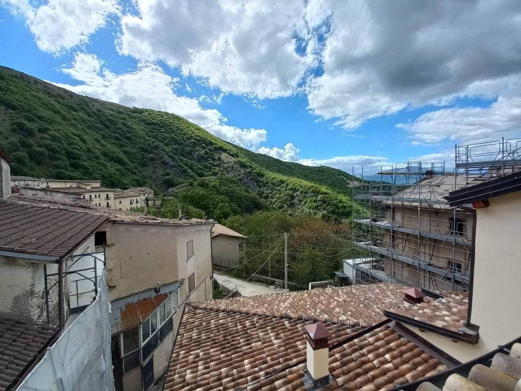Appartamento a Lucoli in Via Massimiliano Regis - Foto 2