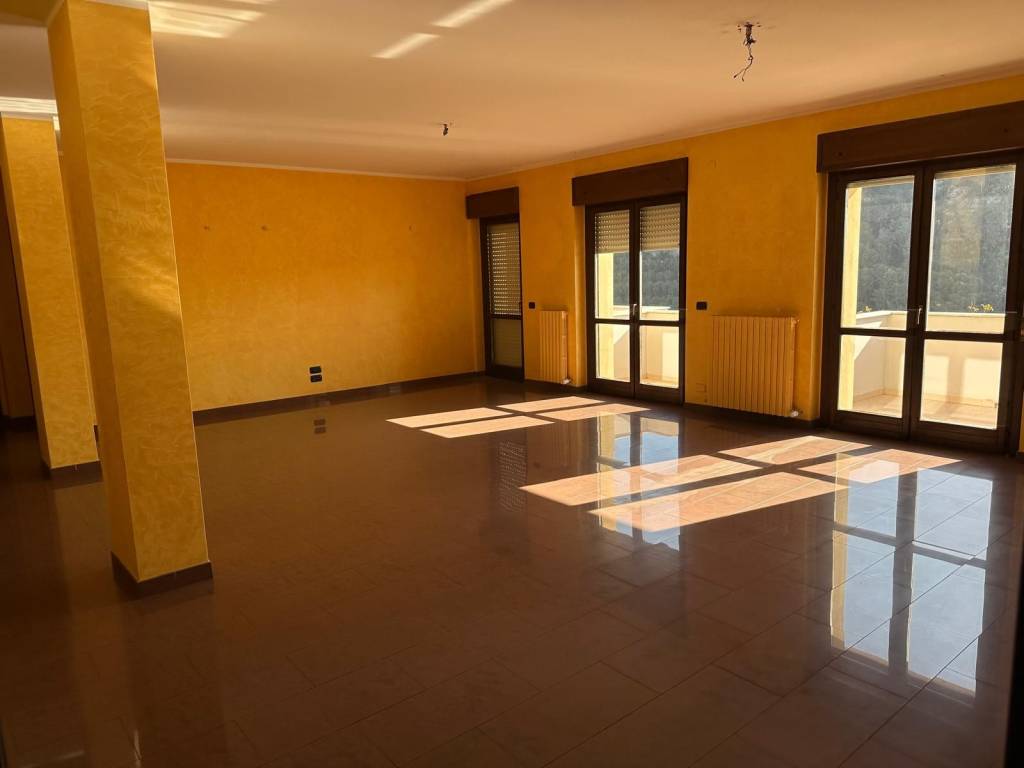 Appartamento a Catanzaro in Via Garibaldi Gariani, 1 - Foto 2