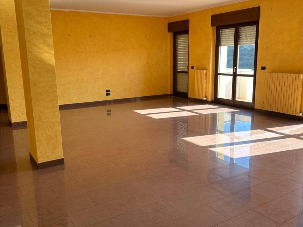 Appartamento a Catanzaro in Via Garibaldi Gariani, 1 - Foto 3