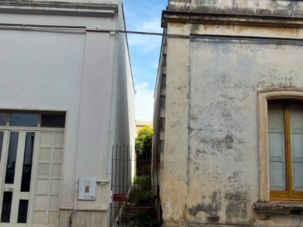 Casa indipendente a Carmiano in Via Villafranca, 43 - Foto 3