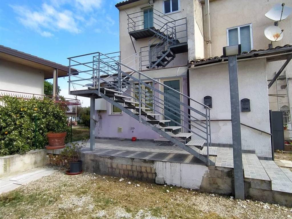 Casa indipendente a San vito chietino in CONTRADA DEI BIANCHI - Foto 2