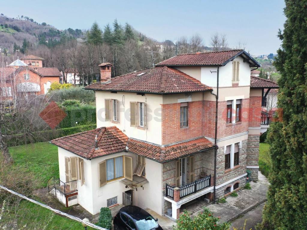 Villa a Barga in Via Cesare Biondi, 49 - Foto 2
