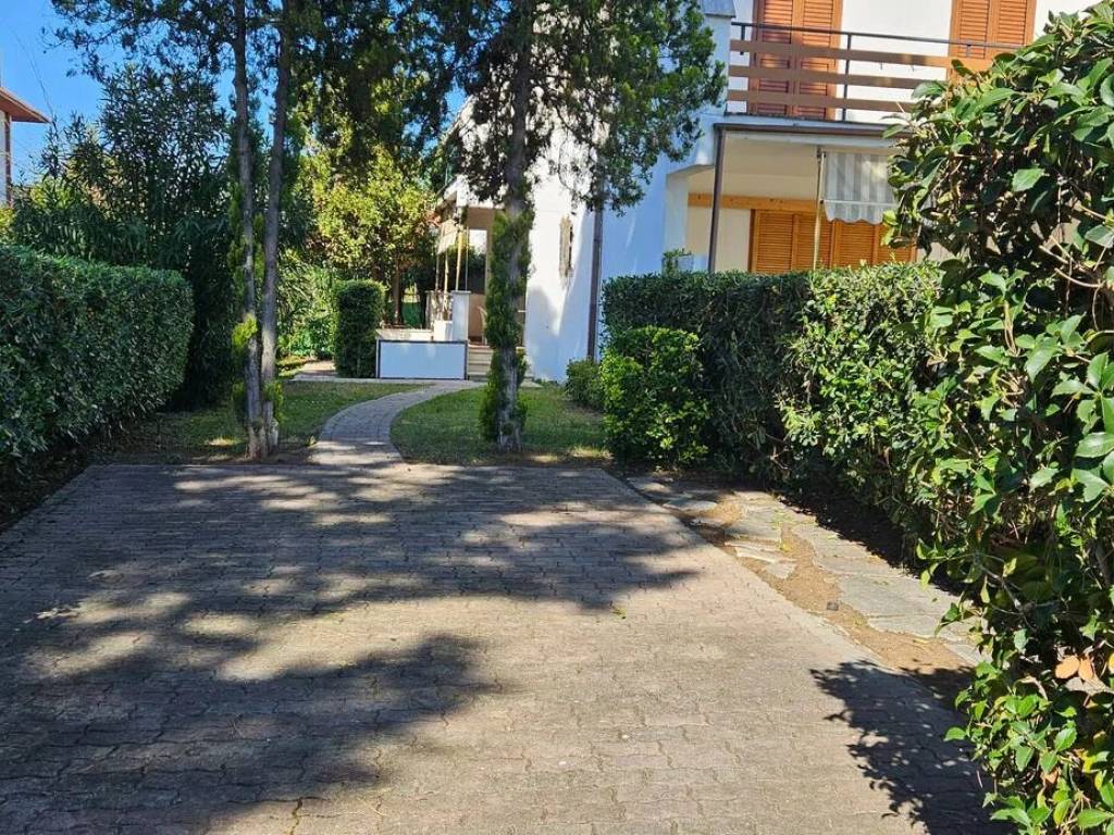 Villa a Montalto di castro in Viale Delle Vele, 7 - Foto 2