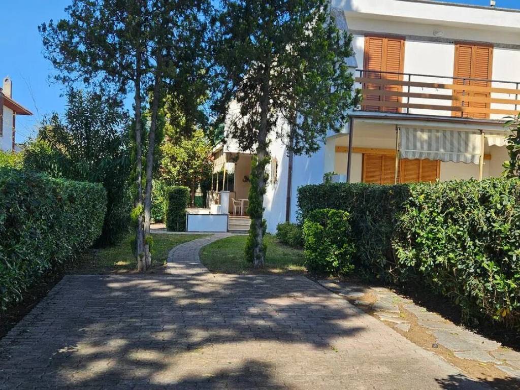 Villa a Montalto di castro in Viale Delle Vele, 7 - Foto 3