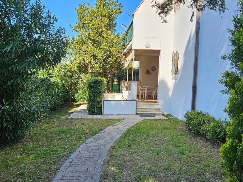 Villa a Montalto di castro in Viale Delle Vele, 7 - Foto 4