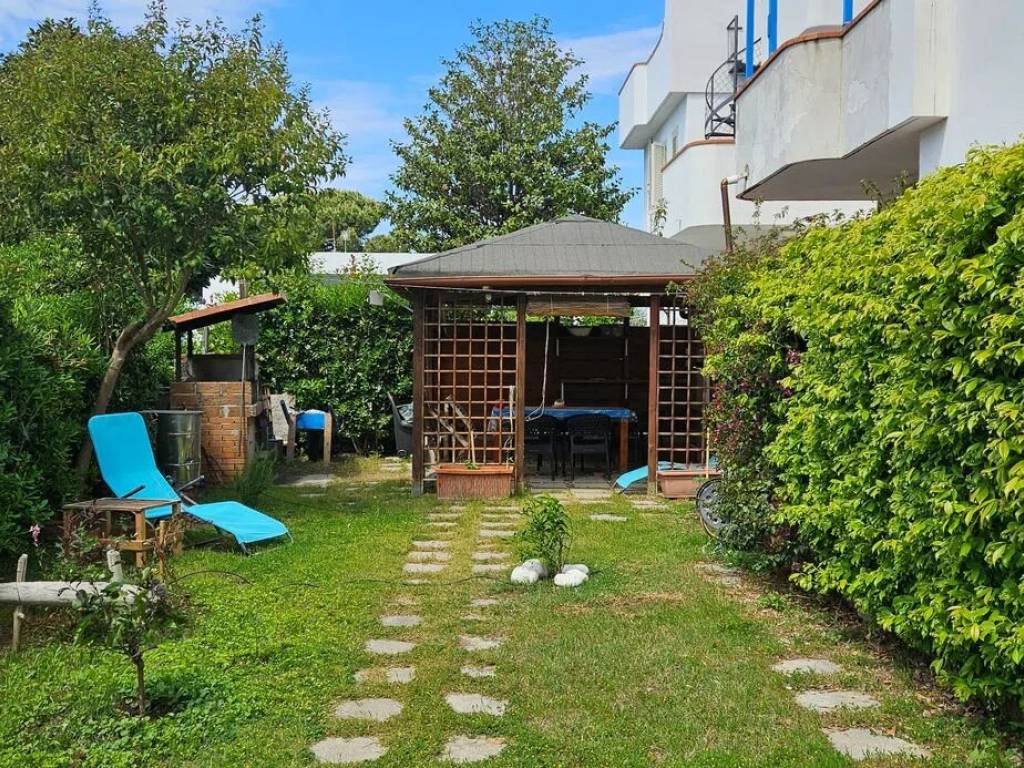 Villa a Montalto di castro in Viale Delle Vele, 33 - Foto 3