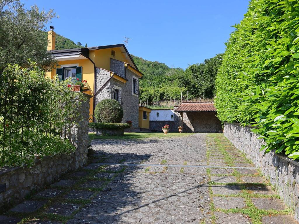 Villa a Cava de' tirreni in Via Santi Quaranta - Foto 2