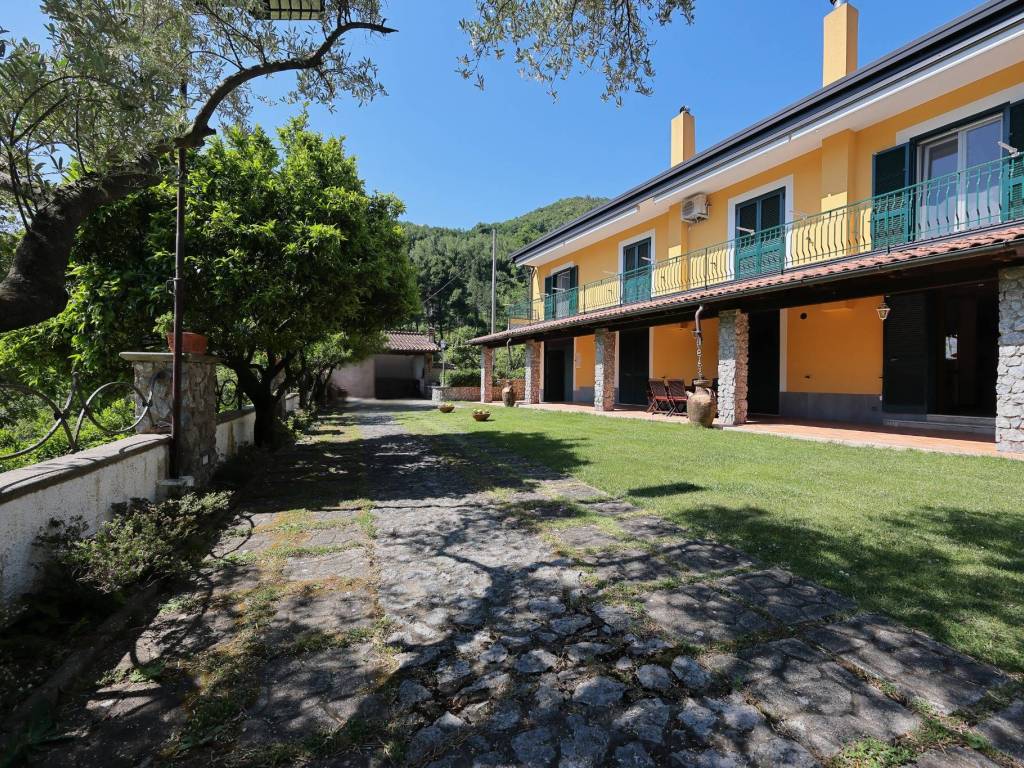 Villa a Cava de' tirreni in Via Santi Quaranta - Foto 3