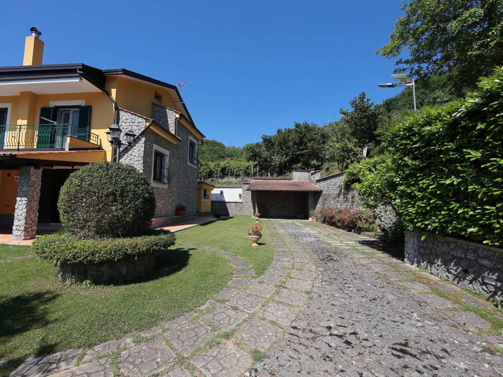 Villa a Cava de' tirreni in Via Santi Quaranta - Foto 4