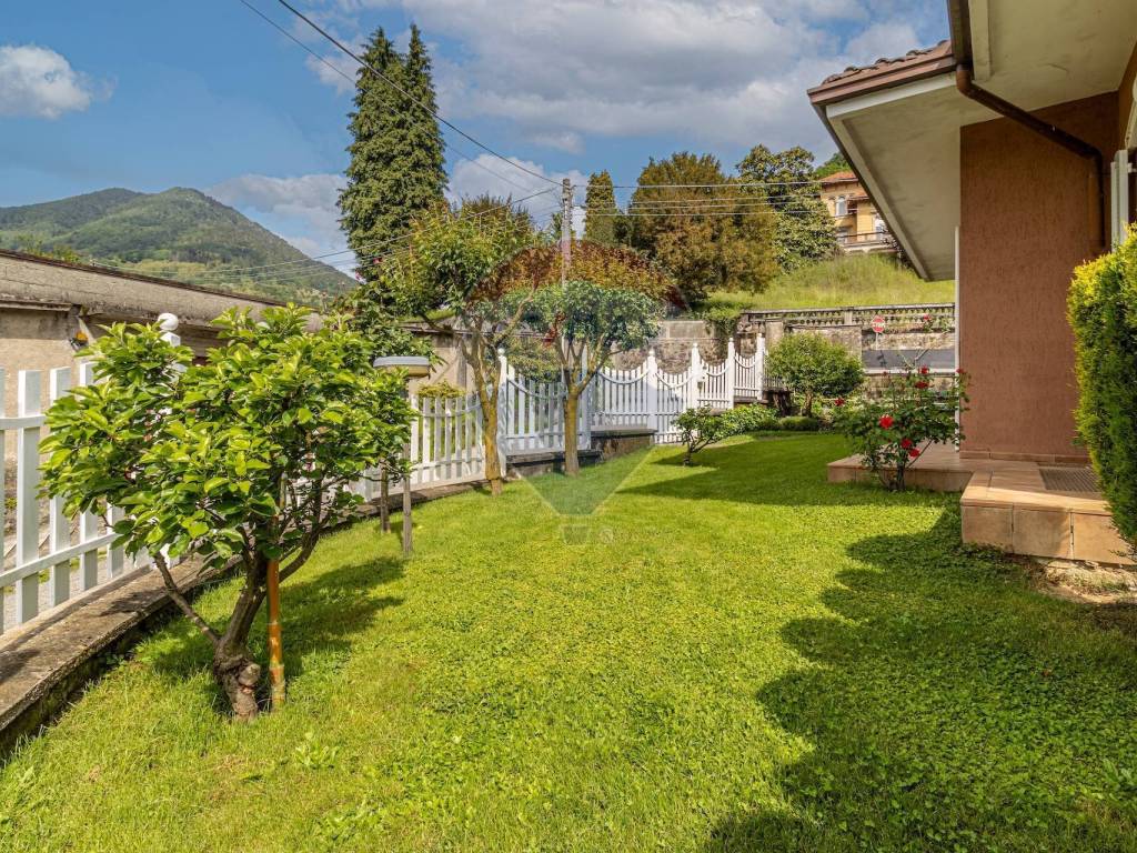 Villa a Coggiola in via IV Novembre, 56 - Foto 2