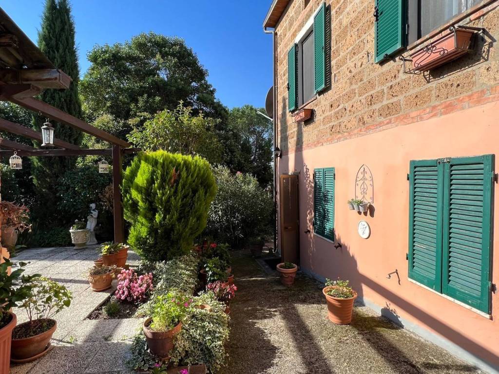 Casa indipendente a Castiglione del lago in Castiglione del Lago - Foto 2