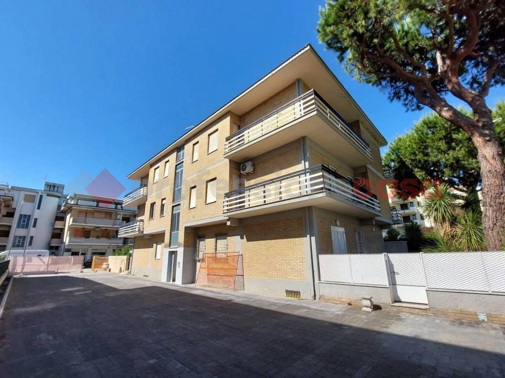 Appartamento a Alba adriatica in VIa Toscana, 22 - Foto 3