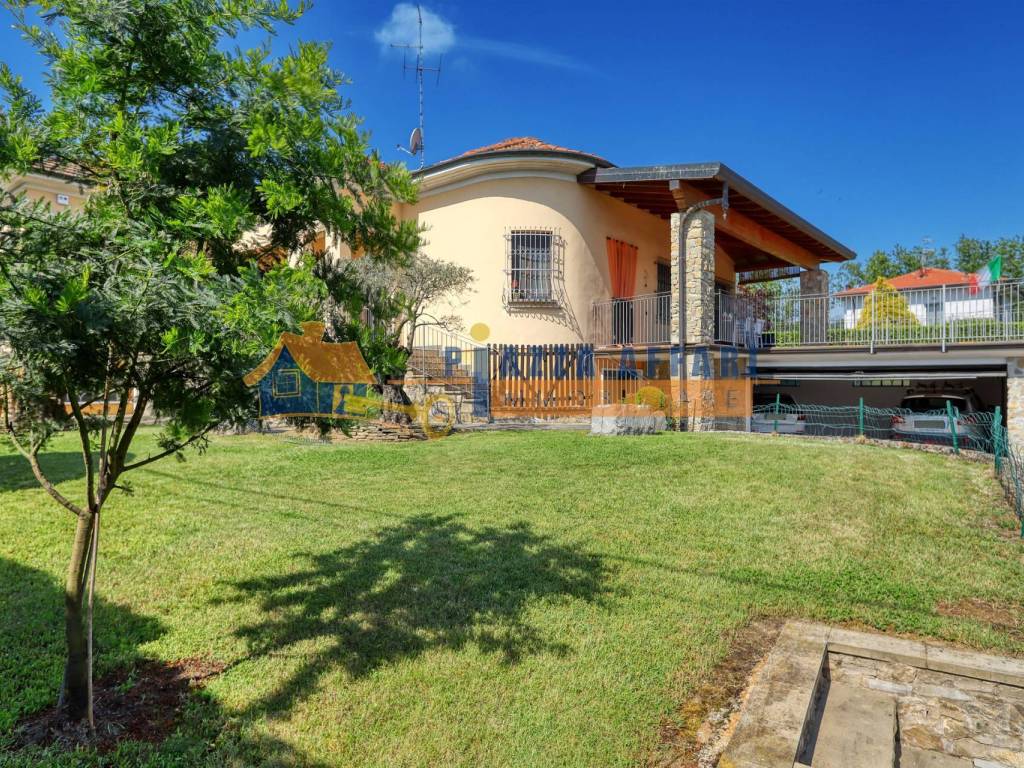 Villa a Carnago in Via Cesare Battisti - Foto 3