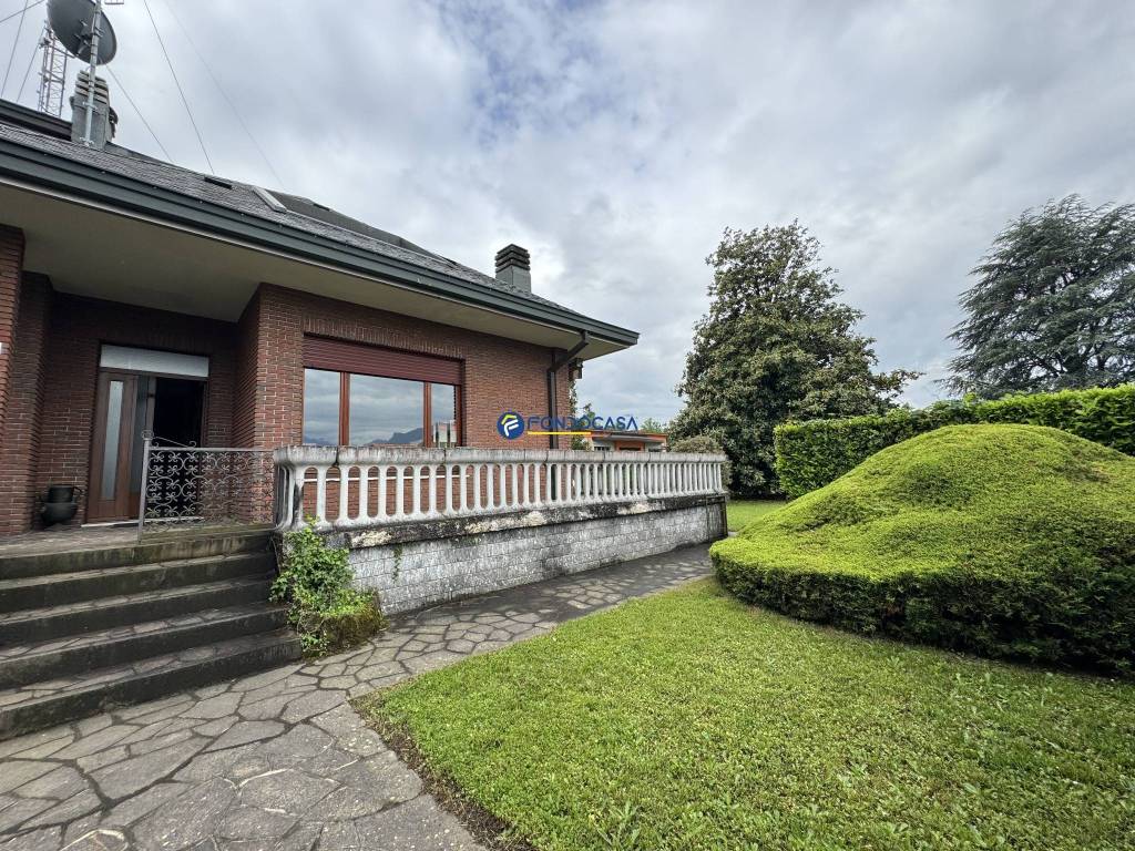 Villa a Molteno in Viale Achille Grandi, 36 - Foto 2