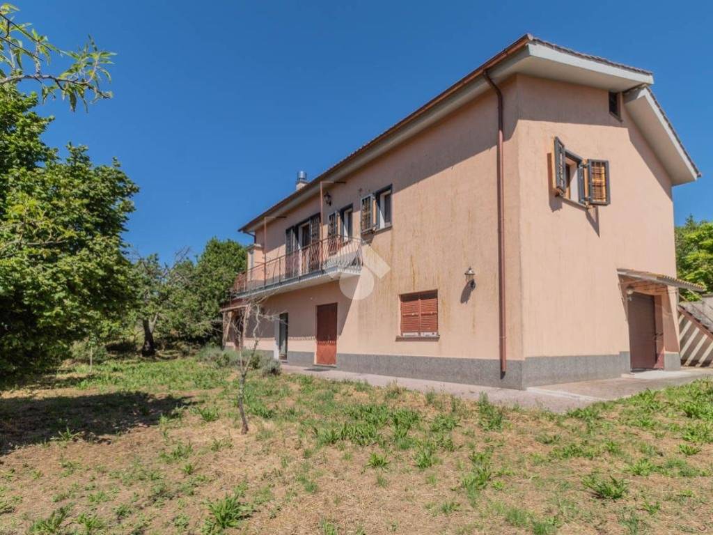 Villa a Bassano romano in LOCALIÀ VALLE QUARANTA, 9 - Foto 3