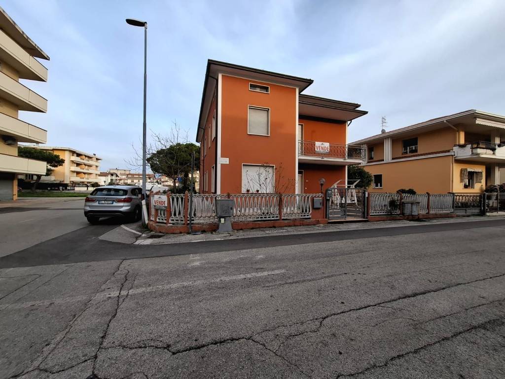 Villa a Alba adriatica in Via dei Tigli - Foto 5