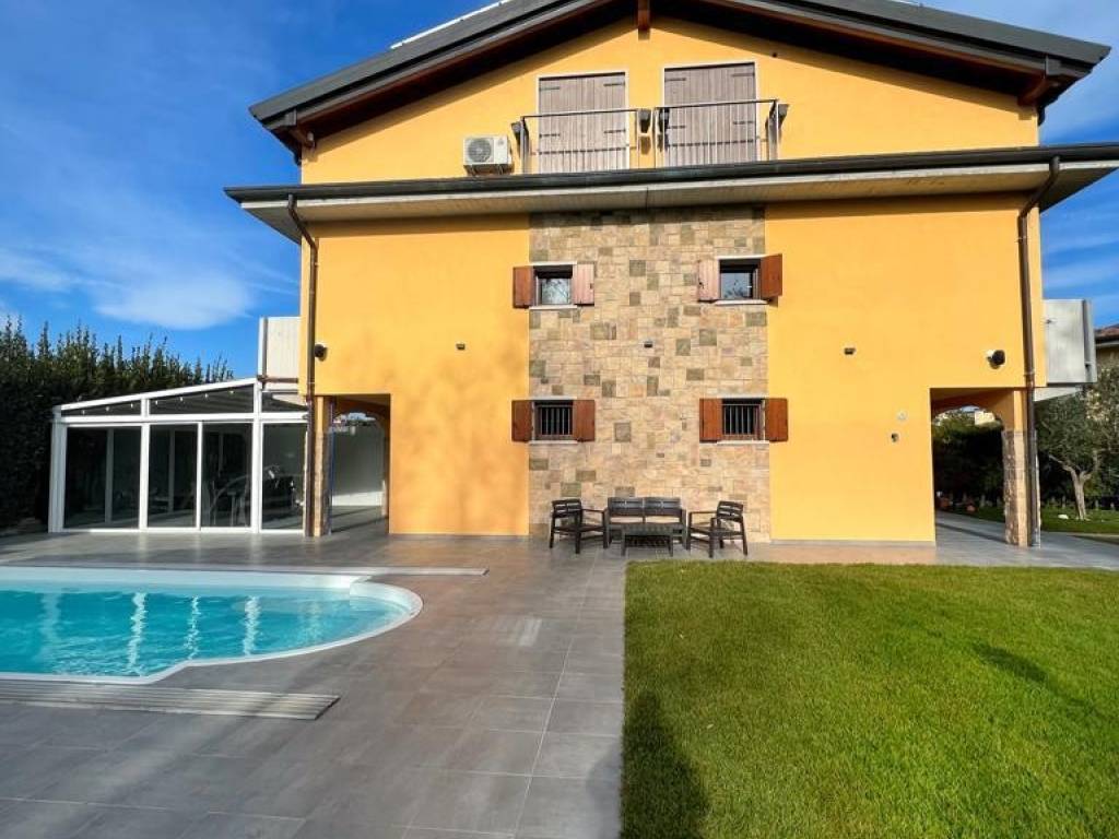 Villa a Peschiera del garda in Via Luigi Gonzaga, 4 - Foto 2
