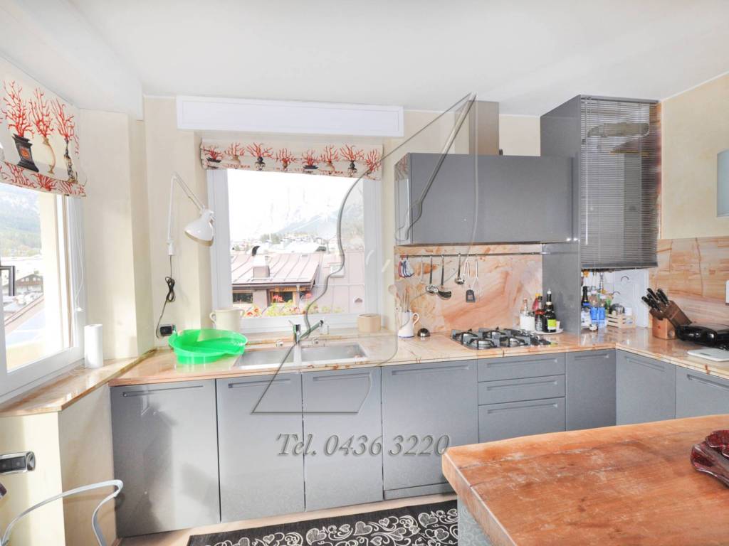 Appartamento a Cortina d'ampezzo in Via Roma - Foto 4