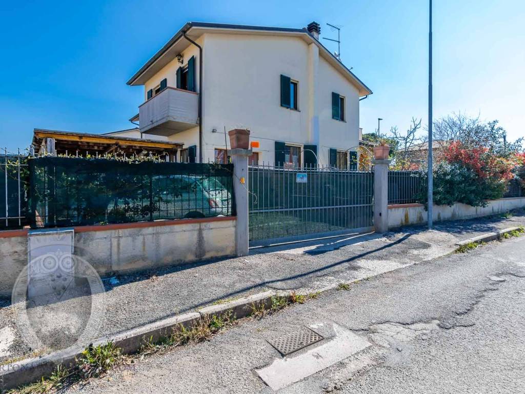 Appartamento a Cortona in Strada Provinciale Riccio Barullo - Foto 2