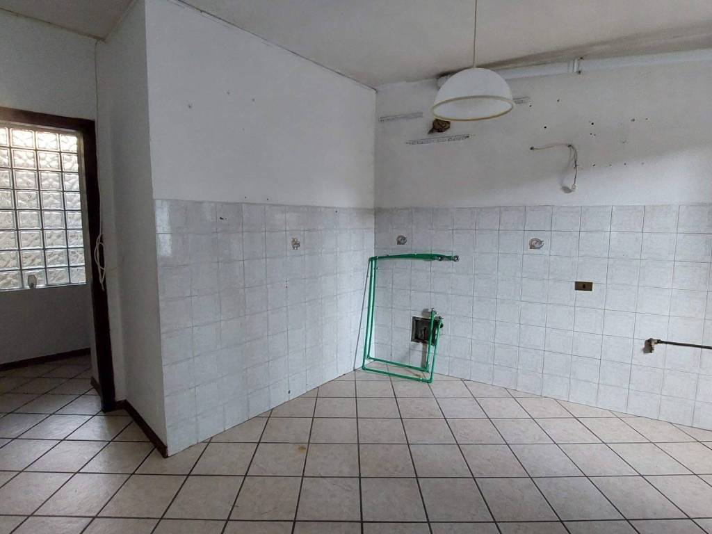 Appartamento a Borgomanero in Via Alessandro Manzoni - Foto 3