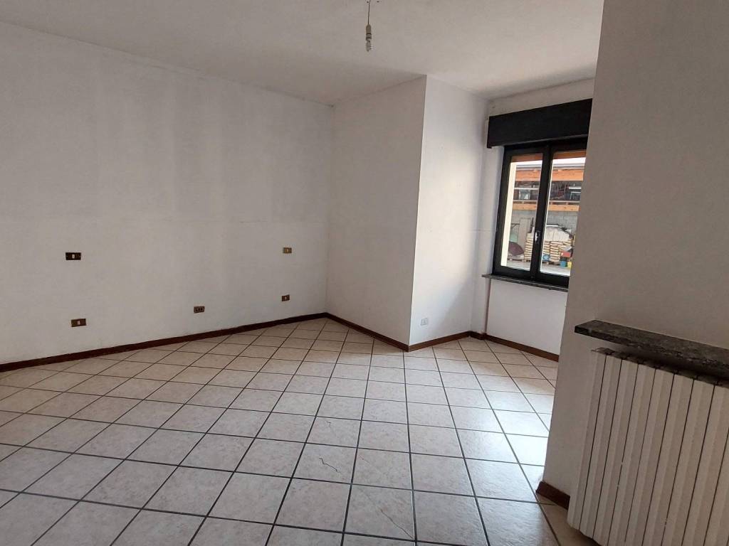 Appartamento a Borgomanero in Via Alessandro Manzoni - Foto 4
