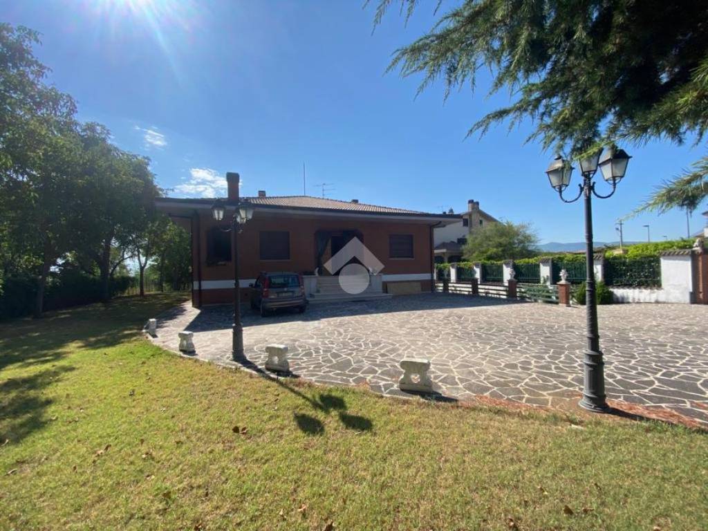 Villa a Avezzano in Via G. Verrazzano, 3 - Foto 2
