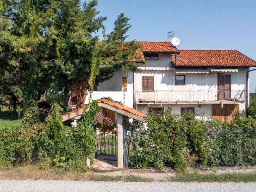 Casa indipendente a Revello in Via Nitte, 14 - Foto 2