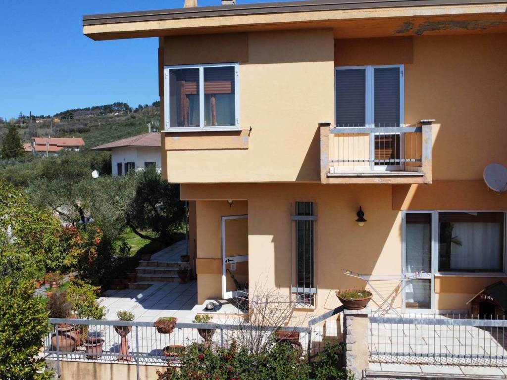 Villa a Gualdo tadino in Via degli Zoccolanti - Foto 3