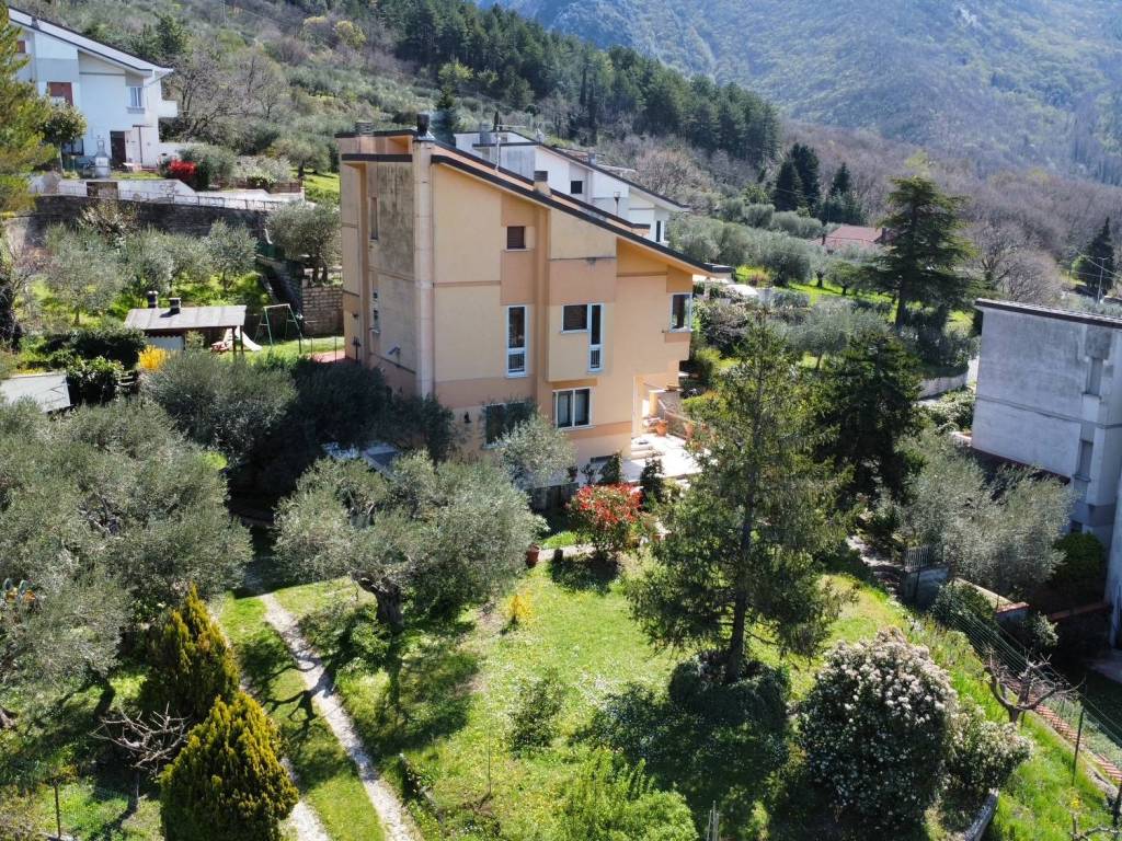 Villa a Gualdo tadino in Via degli Zoccolanti - Foto 4