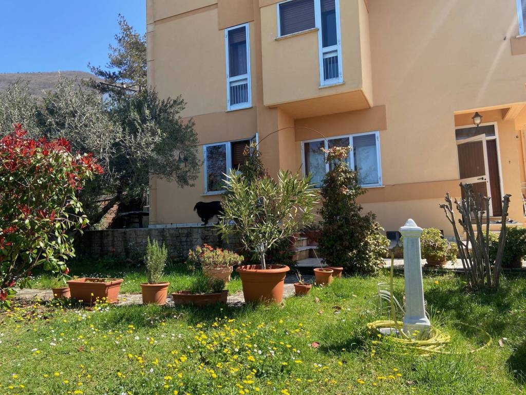 Villa a Gualdo tadino in Via degli Zoccolanti - Foto 5