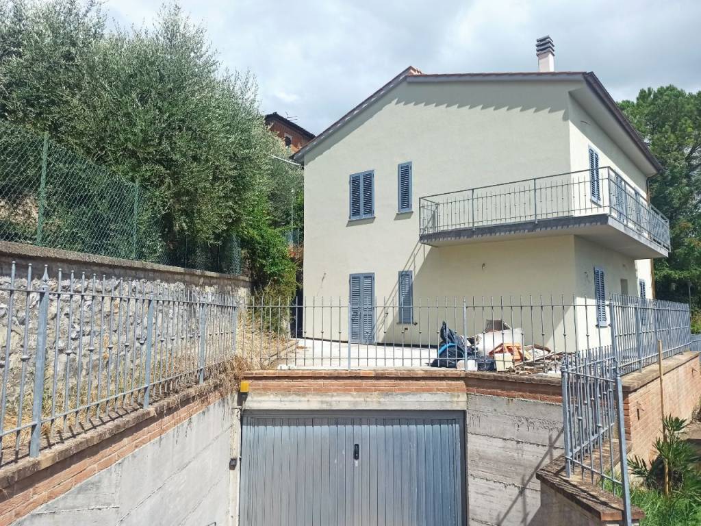 Casa indipendente a Castiglione del lago in Viale Giuseppe Garibaldi - Foto 2