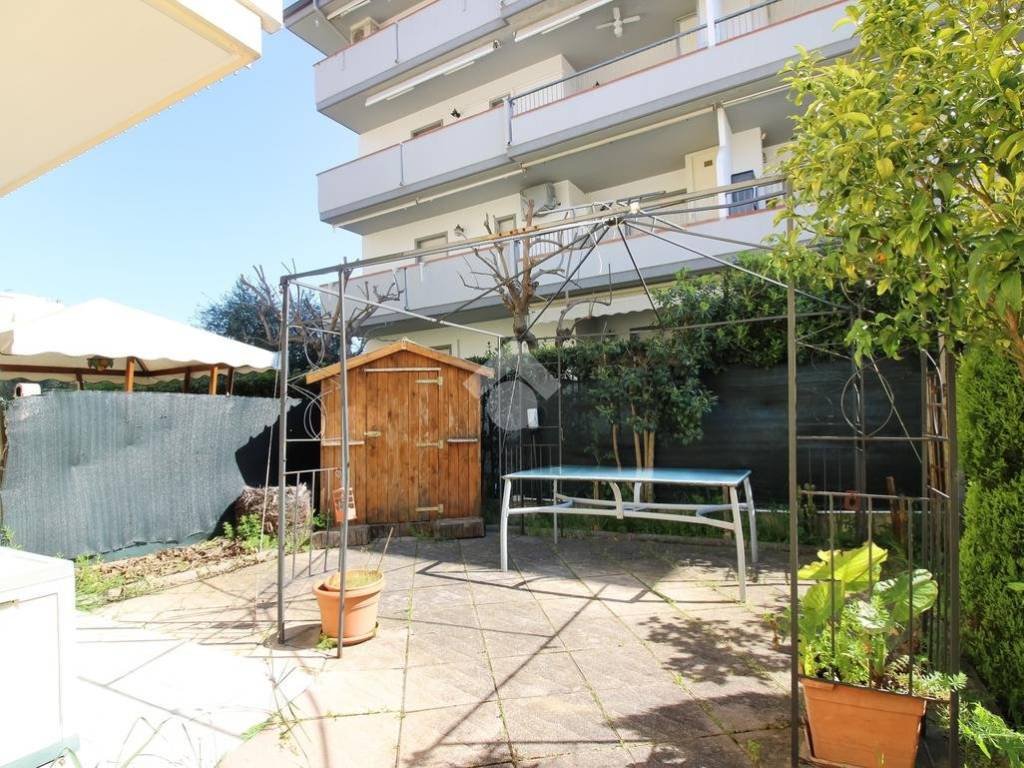 Appartamento a Alba adriatica in Via degli Oleandri, 18 - Foto 2