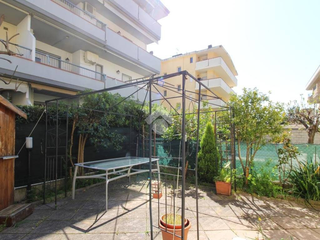 Appartamento a Alba adriatica in Via degli Oleandri, 18 - Foto 3