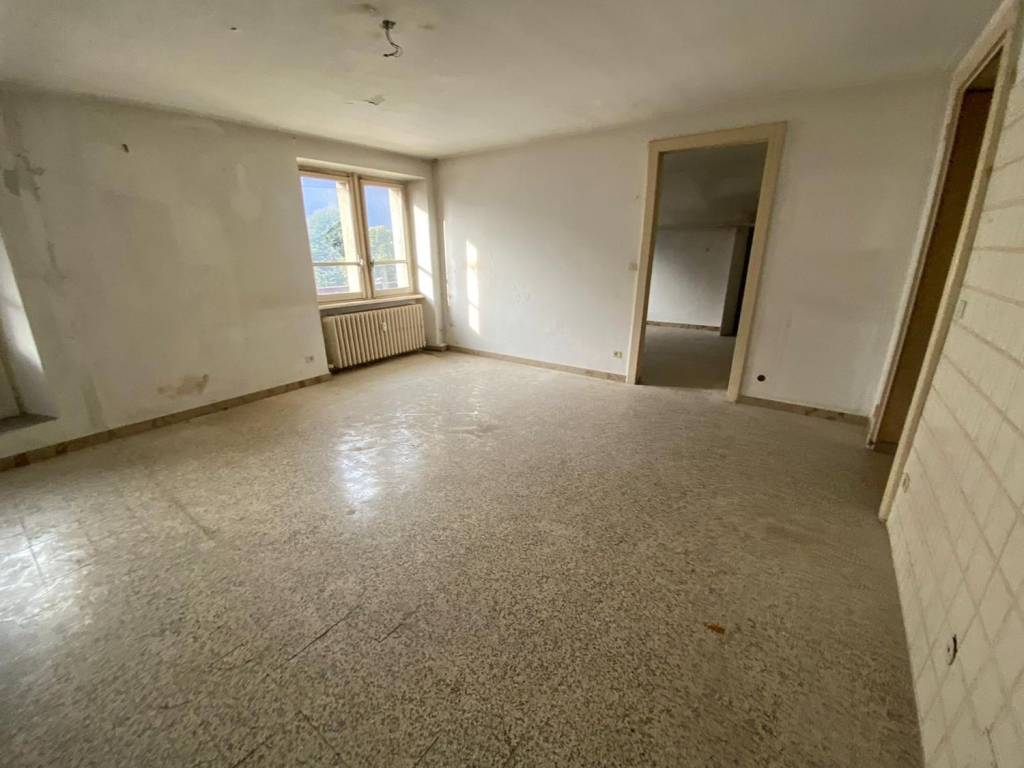 Appartamento a Pont-saint-martin in Via Emile Chanoux - Foto 2