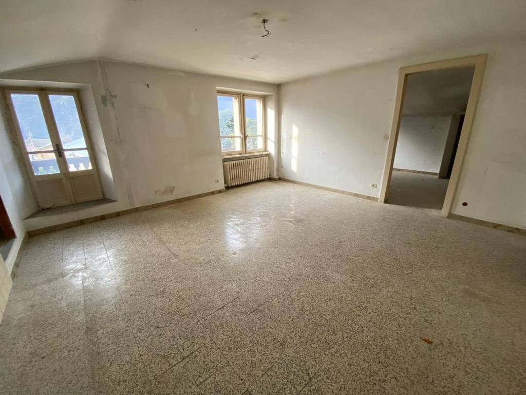 Appartamento a Pont-saint-martin in Via Emile Chanoux - Foto 3