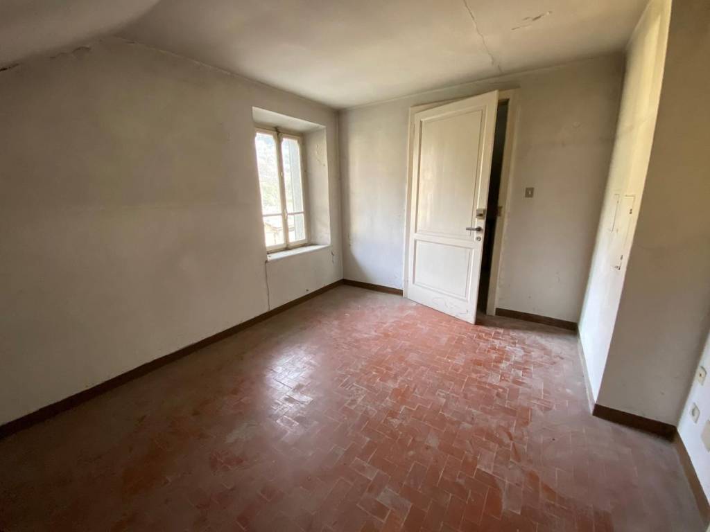 Appartamento a Pont-saint-martin in Via Emile Chanoux - Foto 4