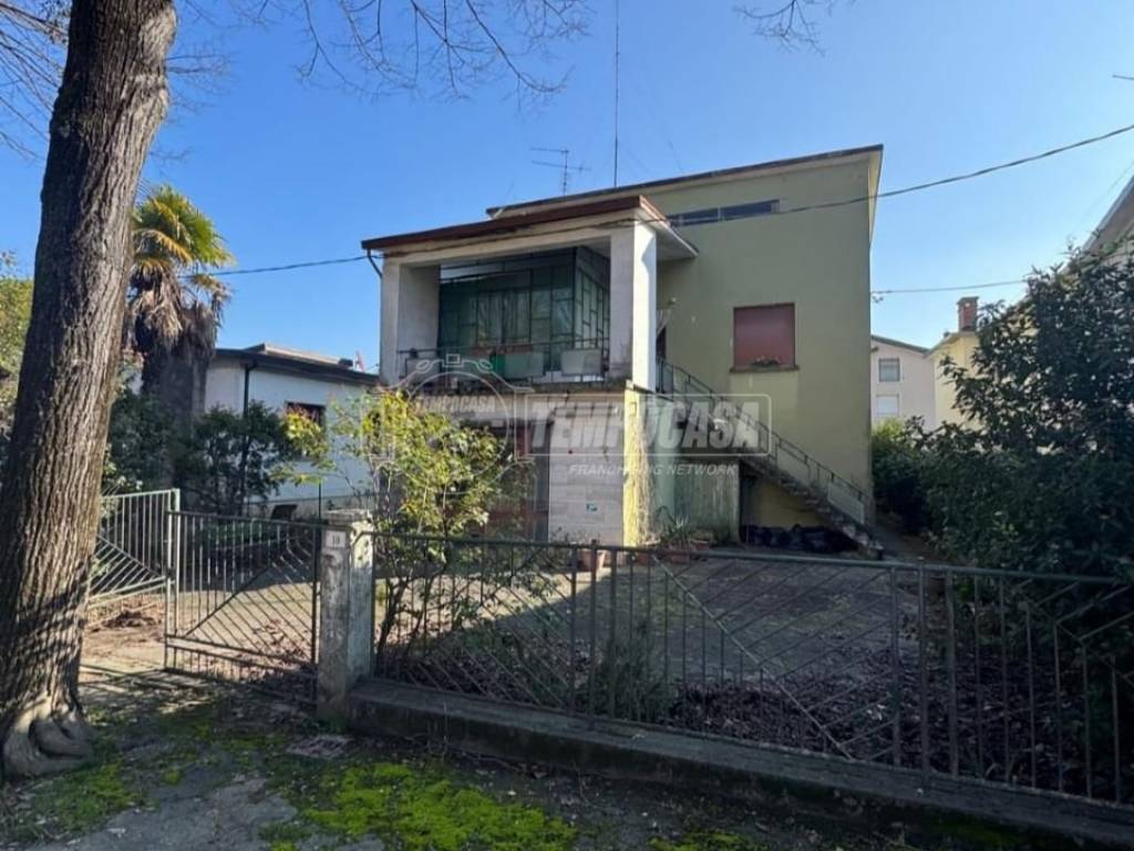 Villa a Castel bolognese in Viale Fratelli Cairoli 10 - Foto 2
