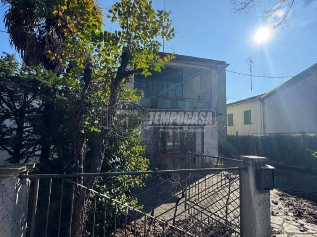 Villa a Castel bolognese in Viale Fratelli Cairoli 10 - Foto 3