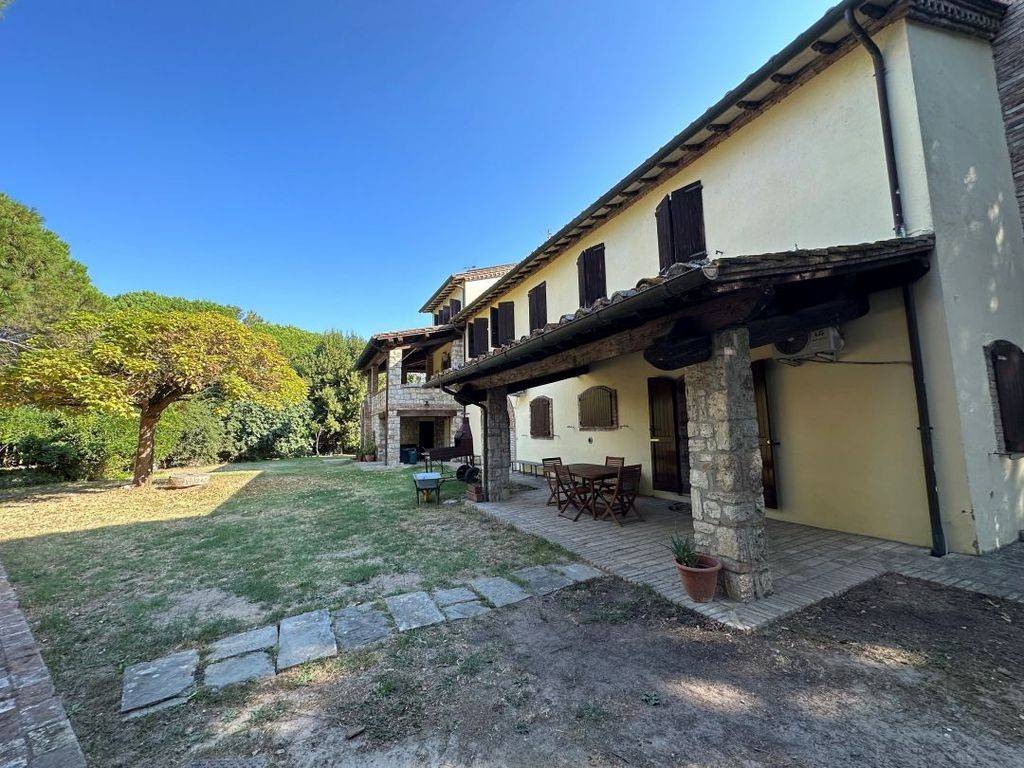 Rustico / casale a Castiglione del lago in Via Pineta - Foto 2