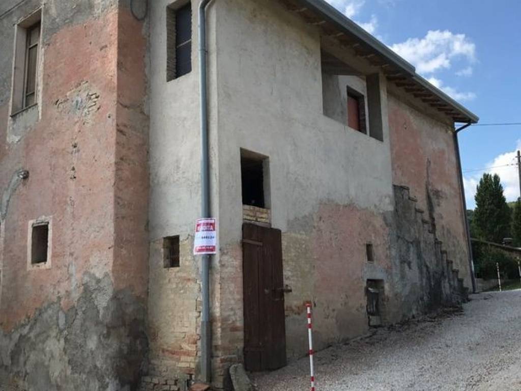 Casa indipendente a Bevagna in Via Madonna delle Grazie - Foto 3