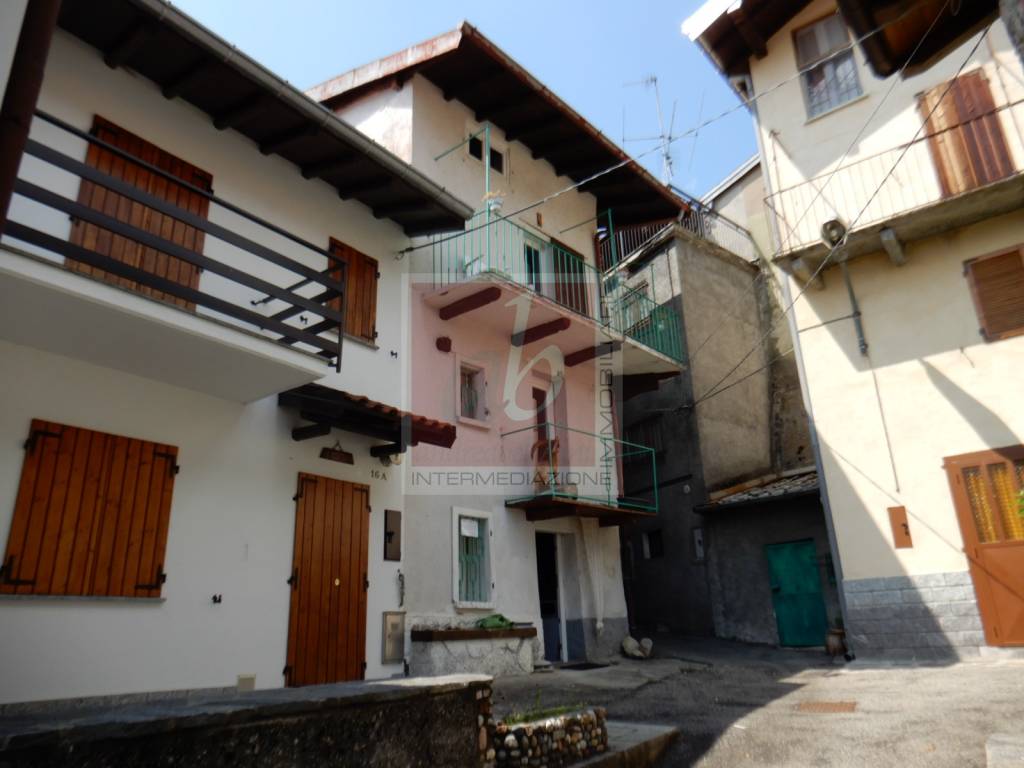 Casa indipendente a Cittiglio in Via San Bernardo, 6 - Foto 2