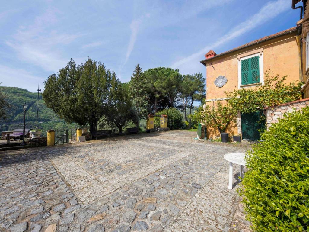 Villa a Finale ligure in Via Don Mario Scarrone - Foto 3