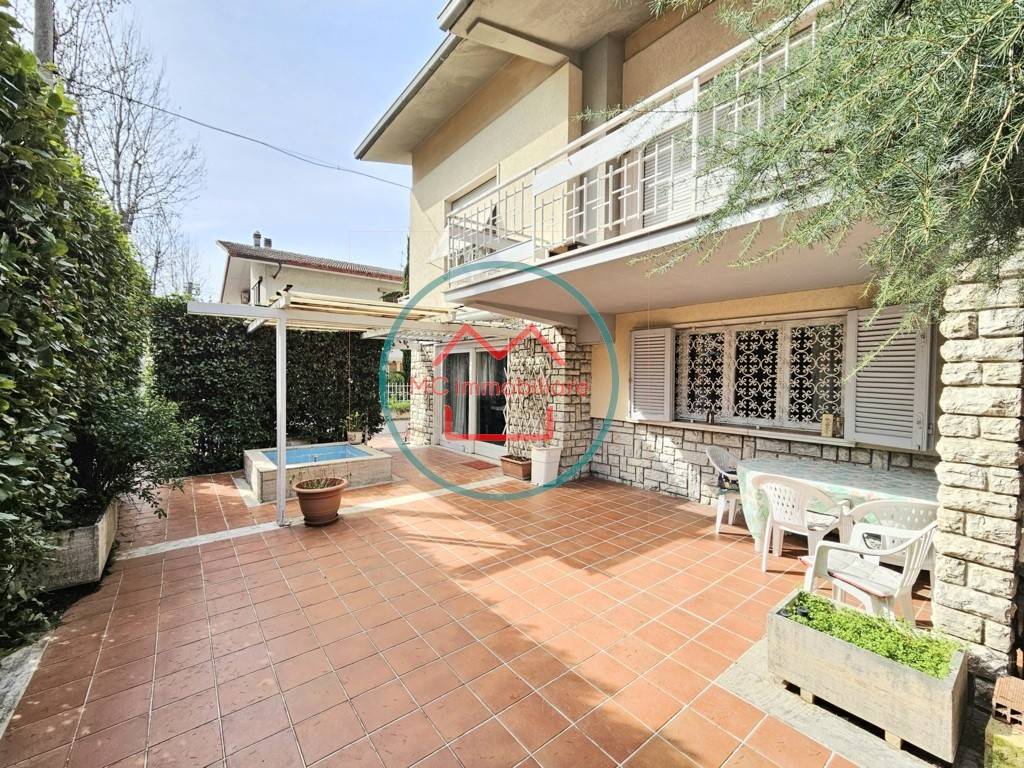 Villa a Montecatini-terme in Via Montebello - Foto 2